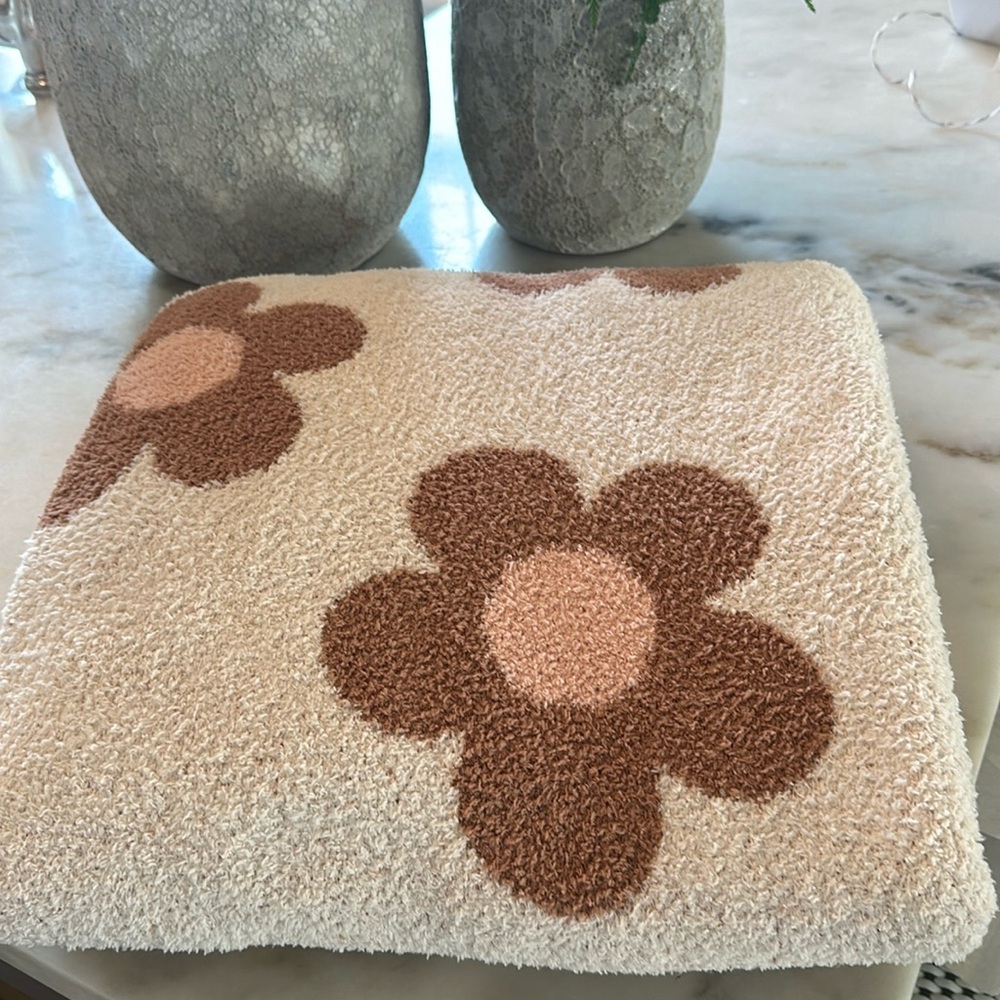 Large Cozy Daisy Blanket